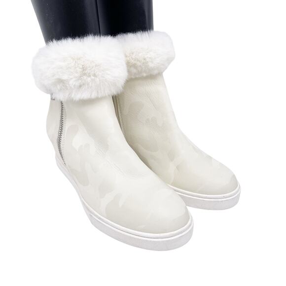 Linea Paolo Women's Flossie Faux Fur Cuff Wedge Booties White Size 5.5 M - Picture 1 of 14